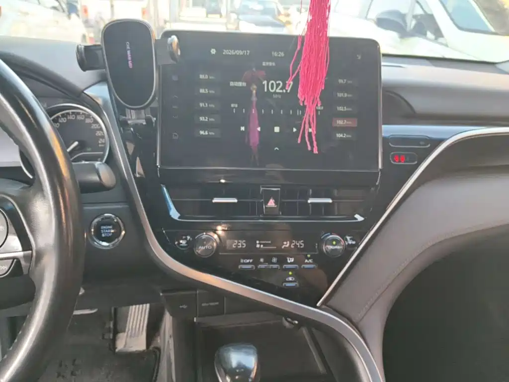 Toyota Camry — миниатюра 13