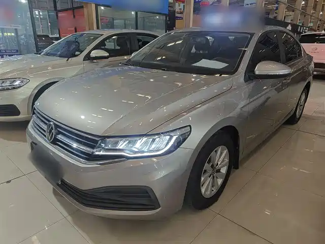 VOLKSWAGEN BORA
