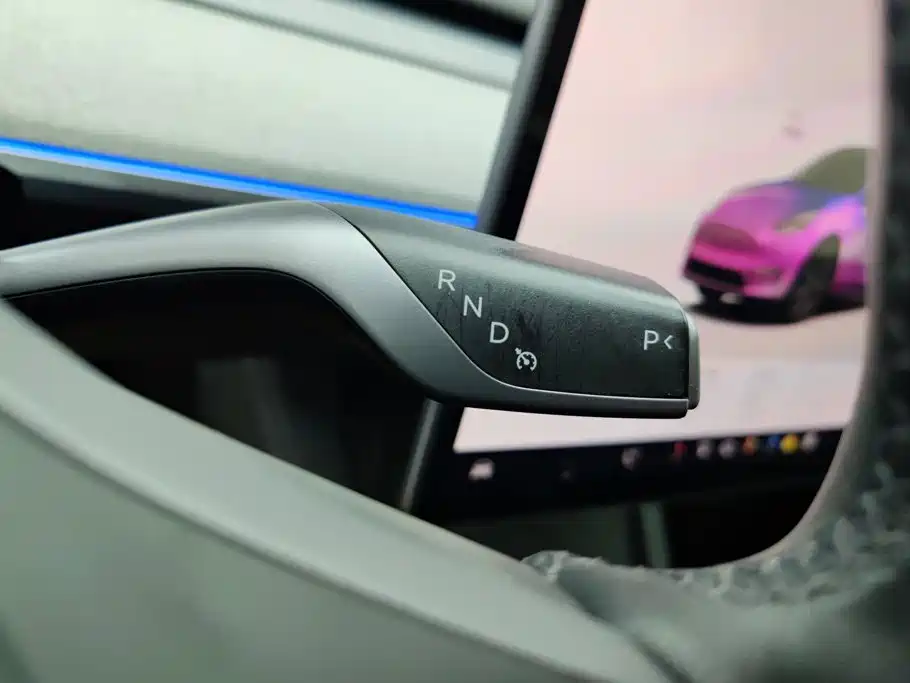 Tesla Model Y — миниатюра 16