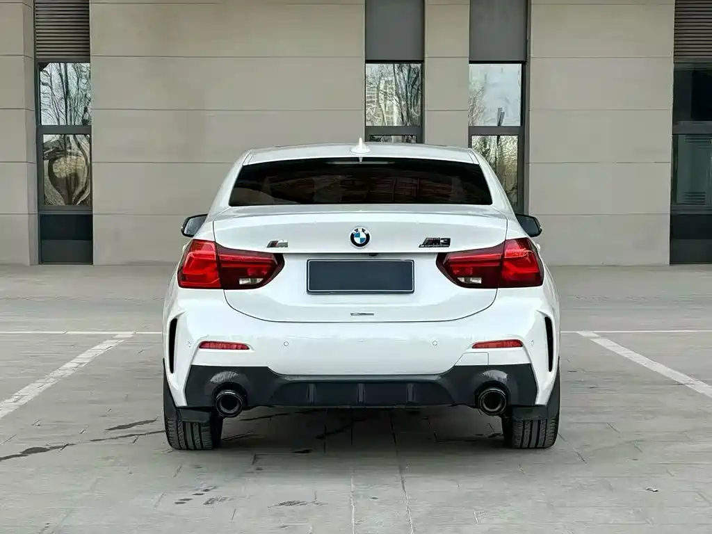 BMW 1 SERIES