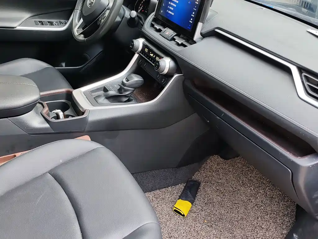 Toyota RAV4 — миниатюра 6