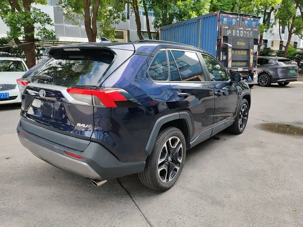 Toyota RAV4 — миниатюра 8