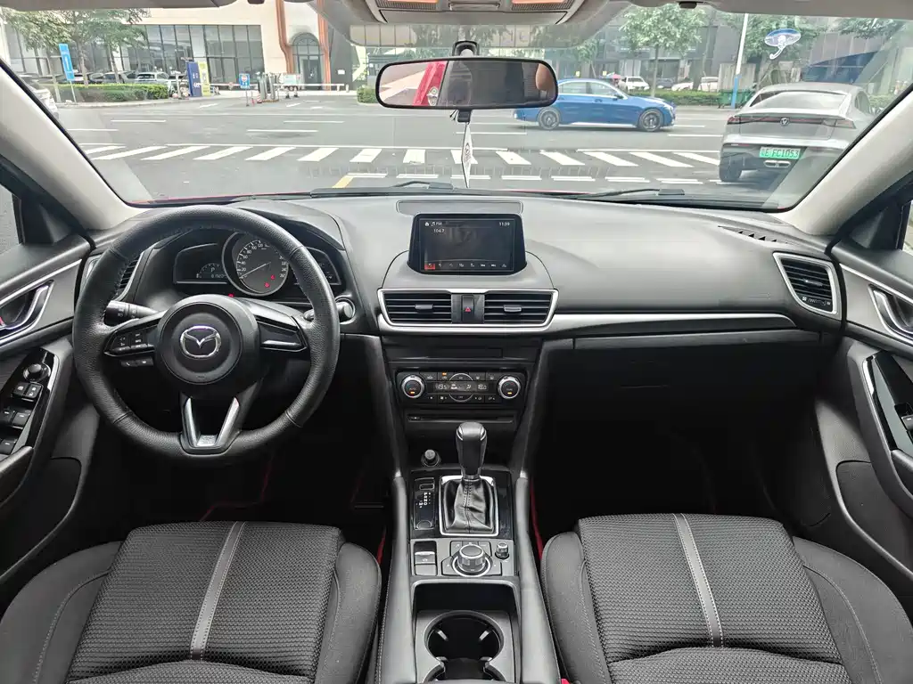 Mazda Mazda3 3 2017 1.5L AT Luxury VI