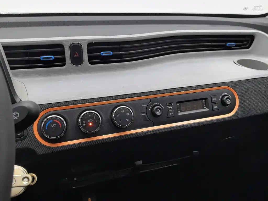 Wuling MINIEV — миниатюра 12