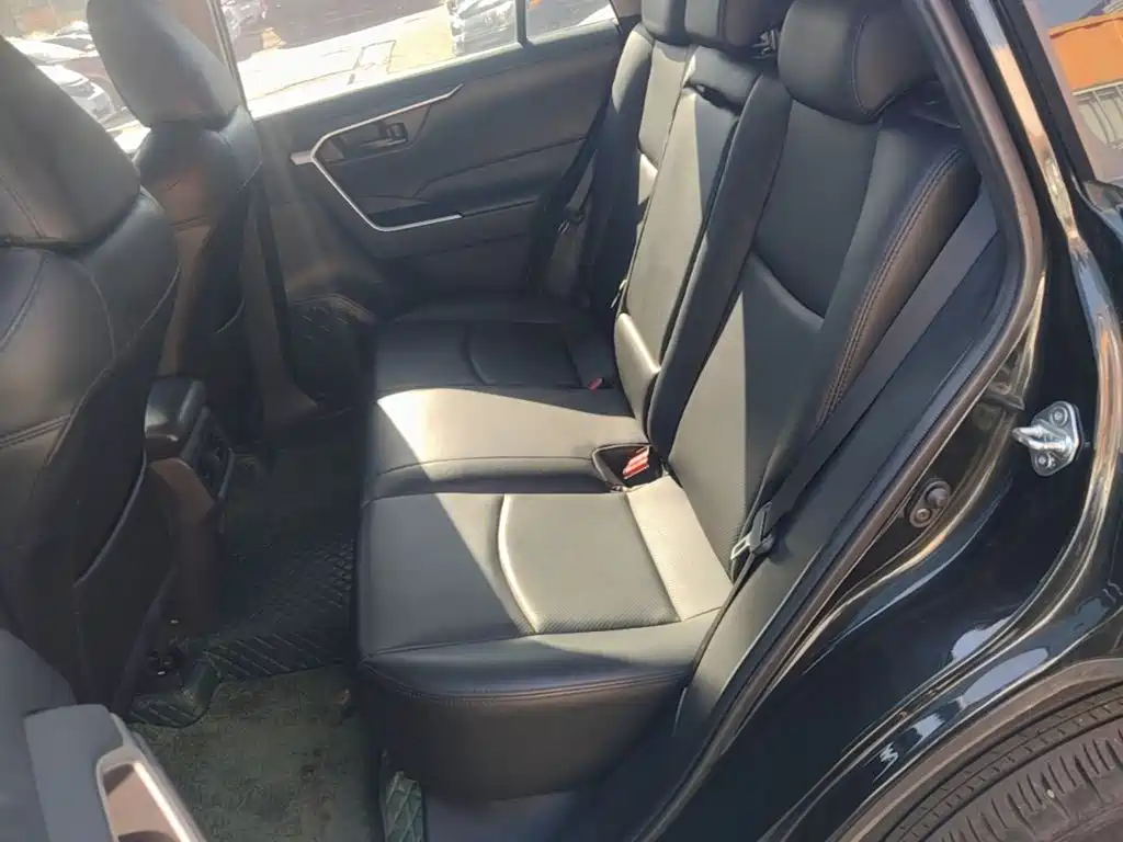 Toyota RAV4 — миниатюра 13