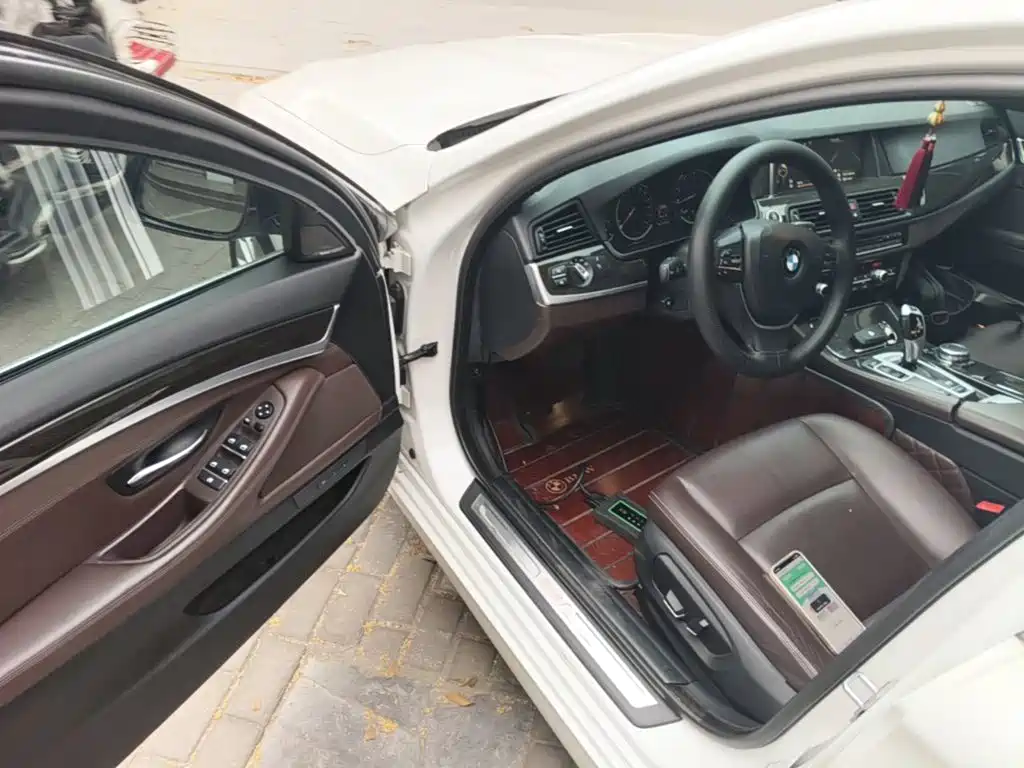 BMW 5 Series — миниатюра 16