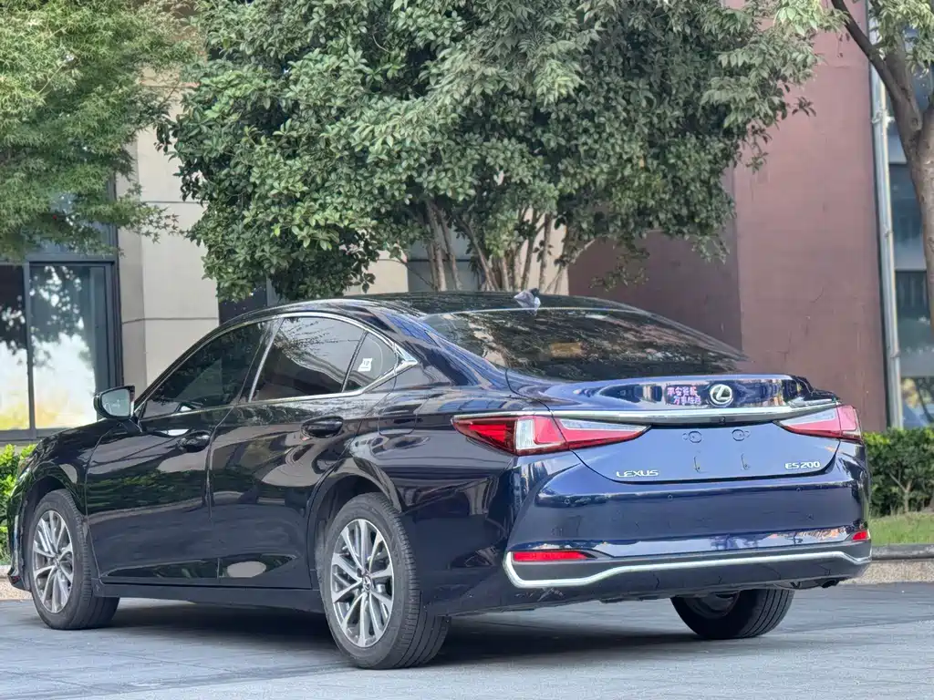 Lexus ES — миниатюра 8