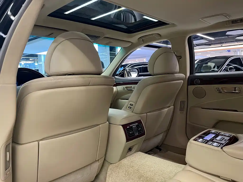 Lexus LS — миниатюра 33