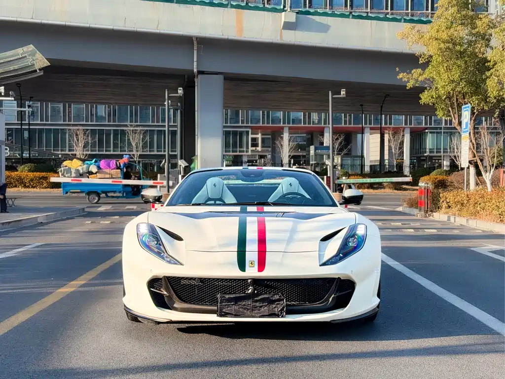 FERRARI 812