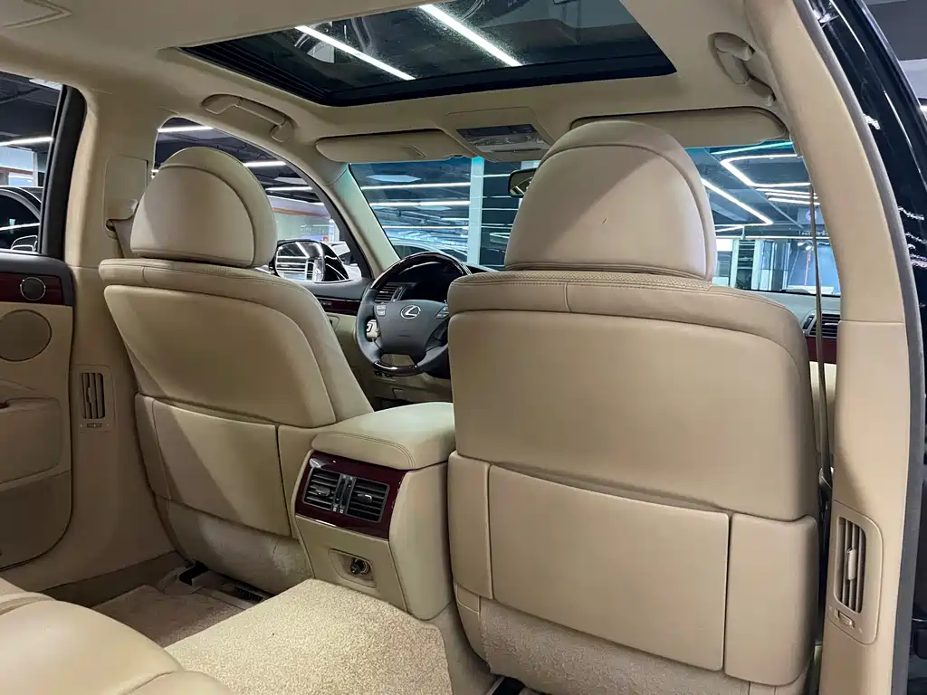 Lexus LS — миниатюра 10