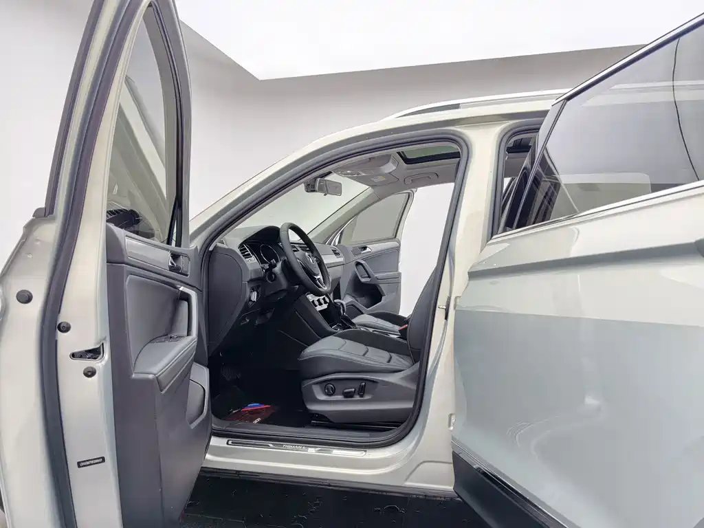 Volkswagen Tiguan L — миниатюра 12