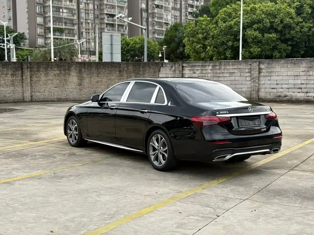 Mercedes-Benz E-Class — миниатюра 6
