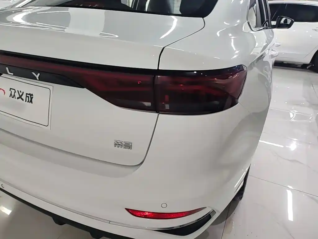 Geely Emgrand — миниатюра 8