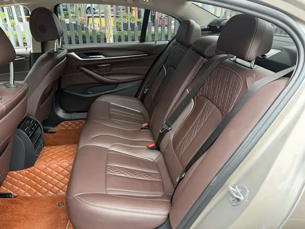 BMW 5 Series New Energy — миниатюра 12
