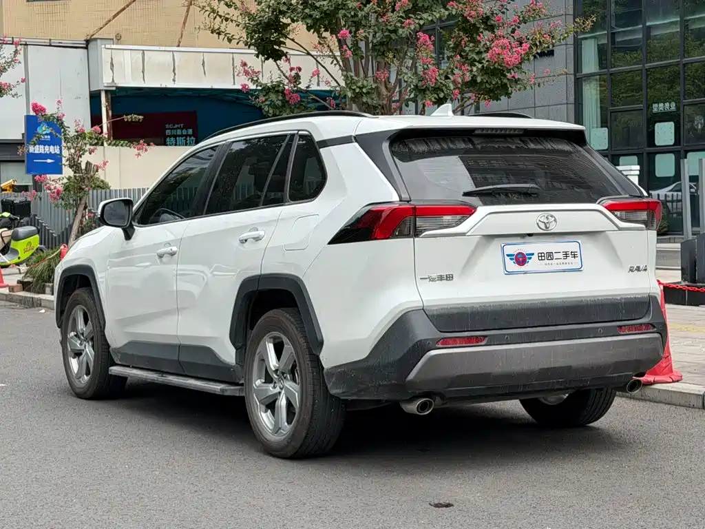 Toyota RAV4 — миниатюра 4