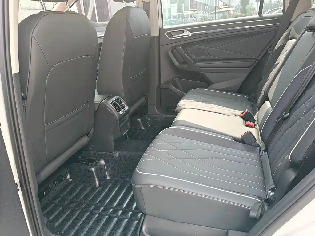 Volkswagen Tiguan L 300TSI Auto 2WD Smart Edition, фото 7