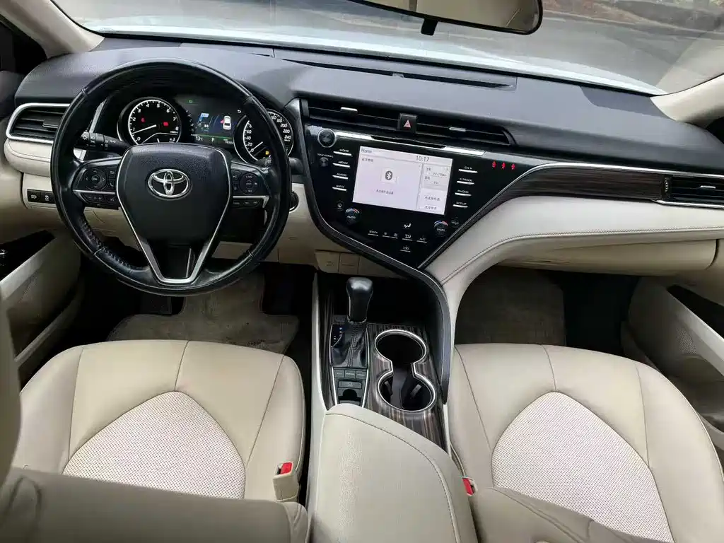 TOYOTA CAMRY