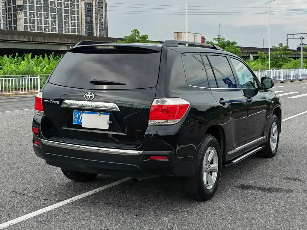 Toyota Highlander 2012 2.7L 7 мест Elite