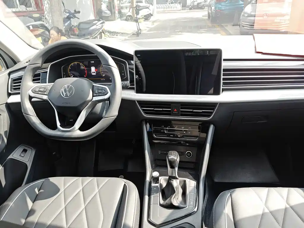 Volkswagen Tiguan L 300TSI Auto 2WD Smart Edition, фото 11
