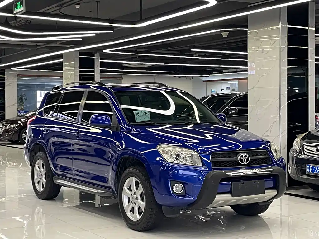 Toyota RAV4 — миниатюра 3