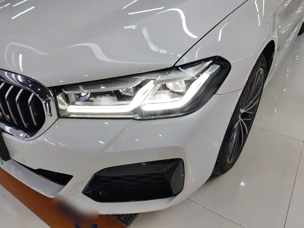 BMW 5 Series — миниатюра 24
