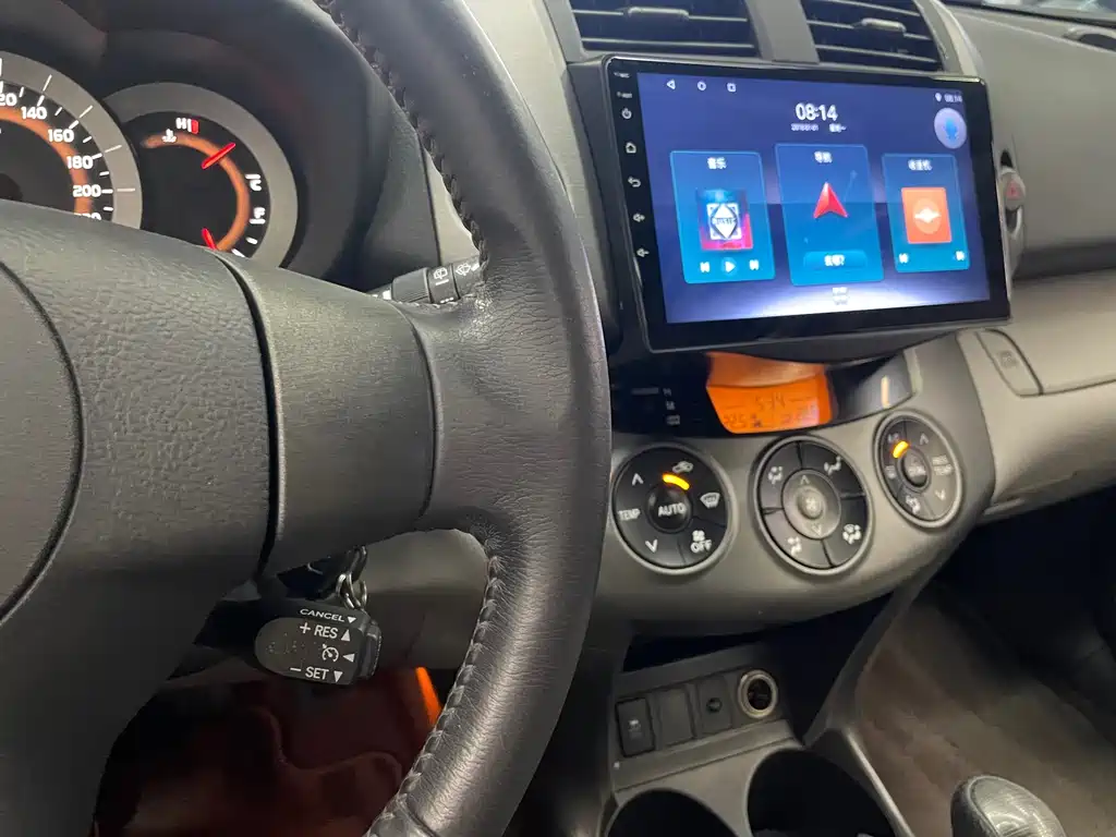 Toyota RAV4 — миниатюра 17