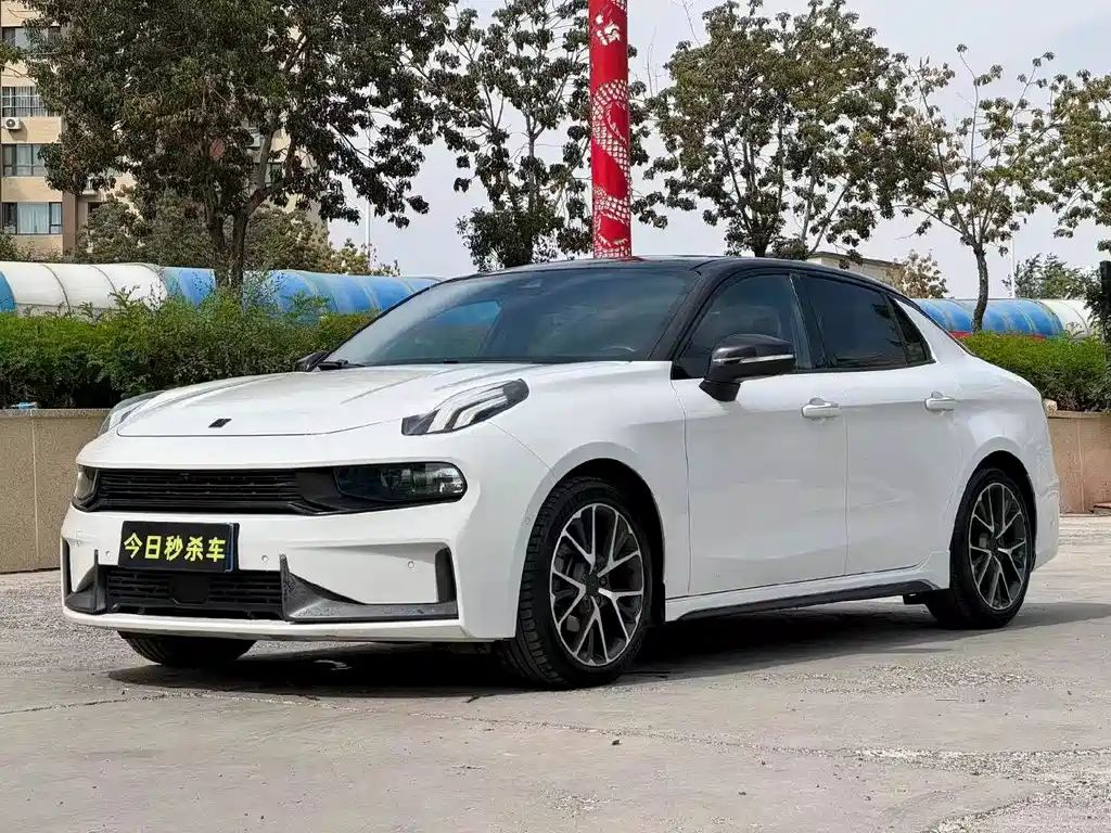 Lynk & Co 03
