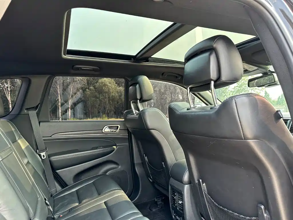 Jeep Grand Cherokee (Import) — миниатюра 21
