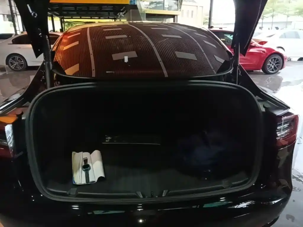 Tesla Model 3 — миниатюра 19