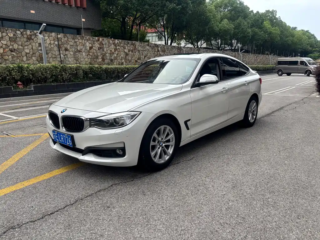 BMW 3 Series GT 3 GT 2014 320i Lead