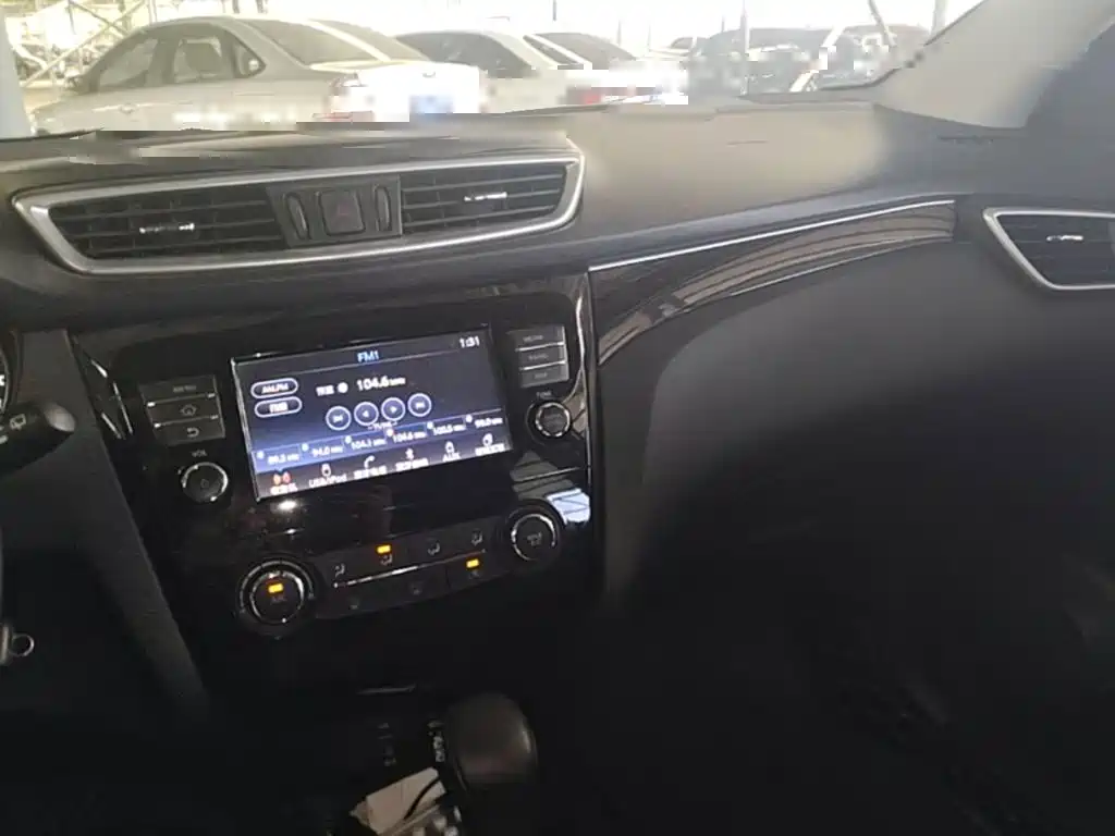 Nissan Qashqai — миниатюра 18