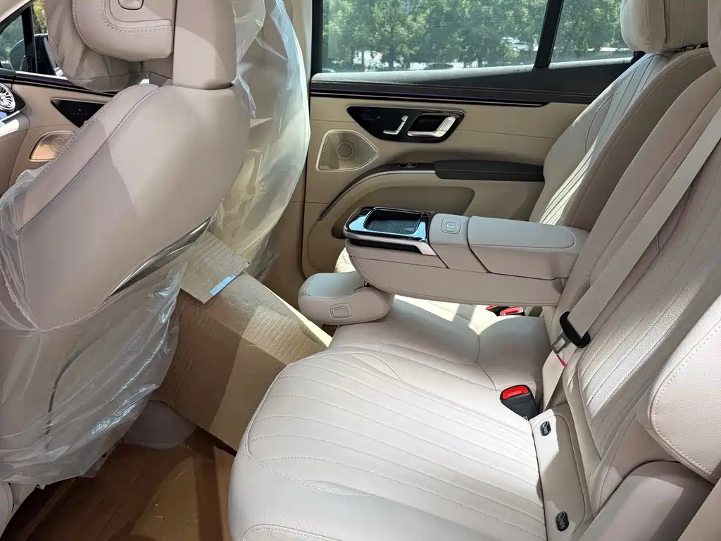 Mercedes-Benz EQS SUV — миниатюра 4