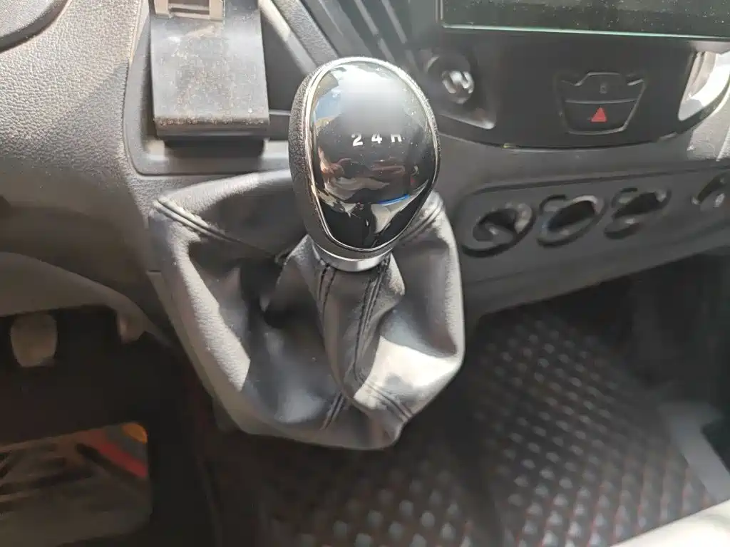Ford Transit — миниатюра 7