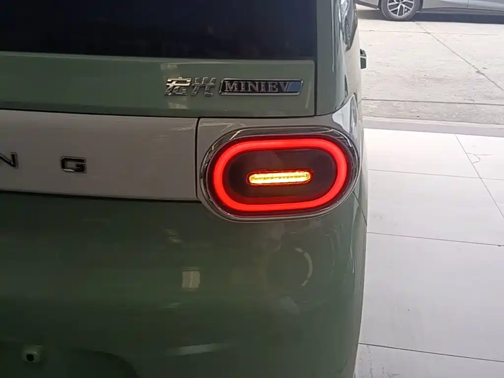 Wuling MINIEV — миниатюра 8