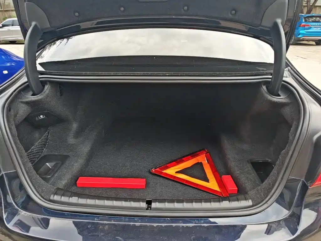 BMW 5 Series — миниатюра 19