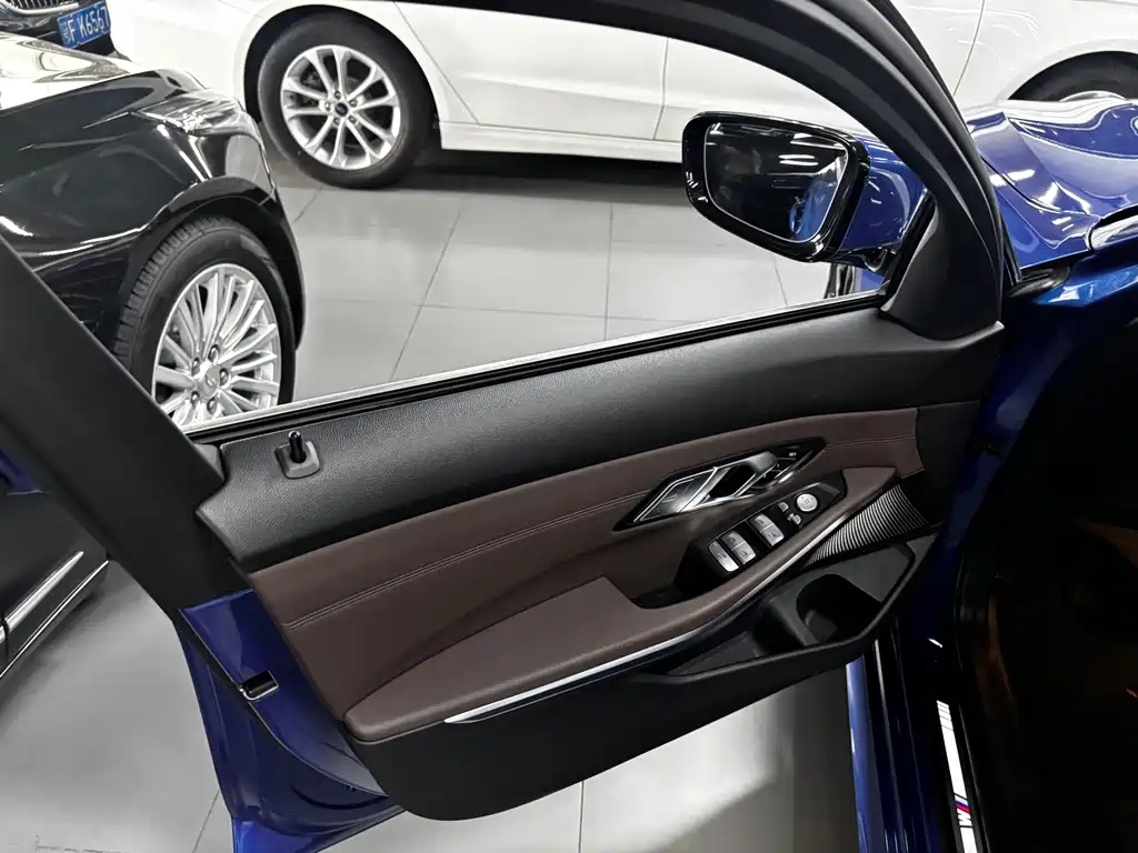 BMW 3 Series — миниатюра 8