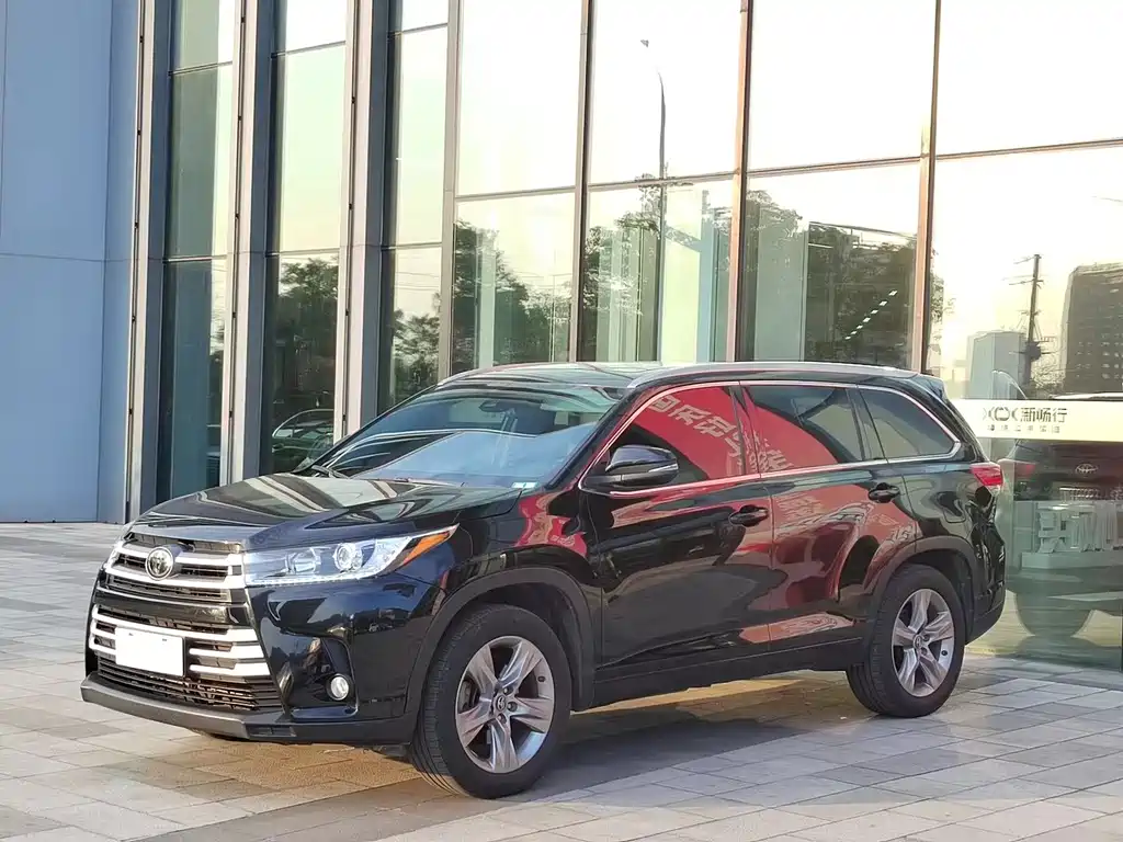 Toyota Highlander 2021 2.0T Luxury 7 мест