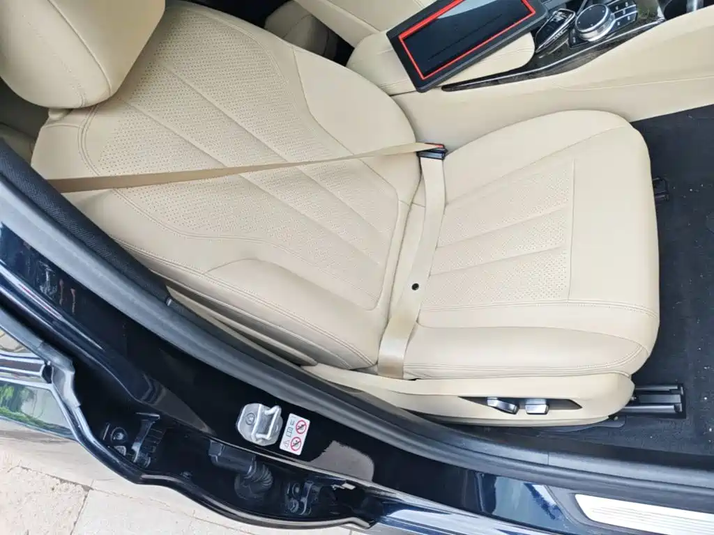 BMW 5 Series — миниатюра 25