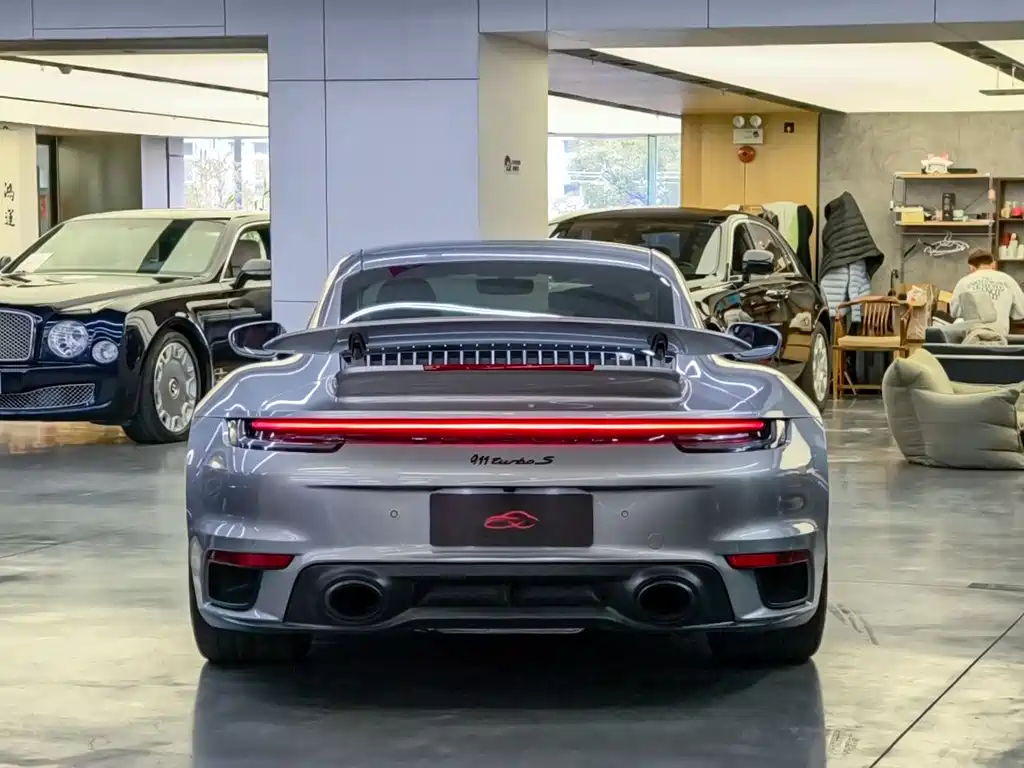 PORSCHE 911