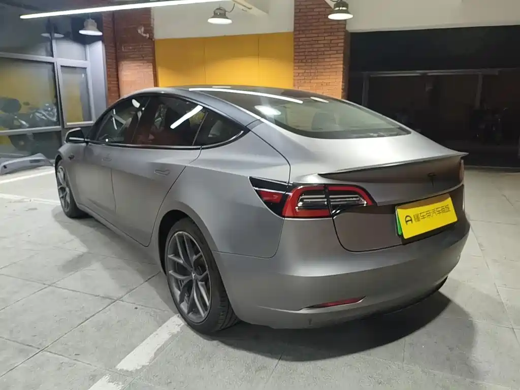 Tesla Model 3 — миниатюра 3