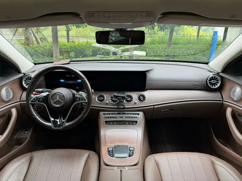 Mercedes-Benz E-Class — миниатюра 5