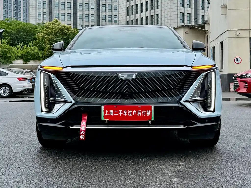 Cadillac IQ 2022 Luxury