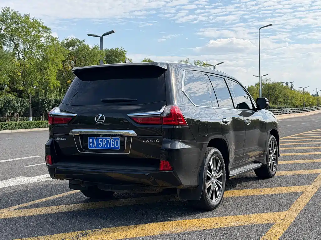 Lexus LX — миниатюра 4