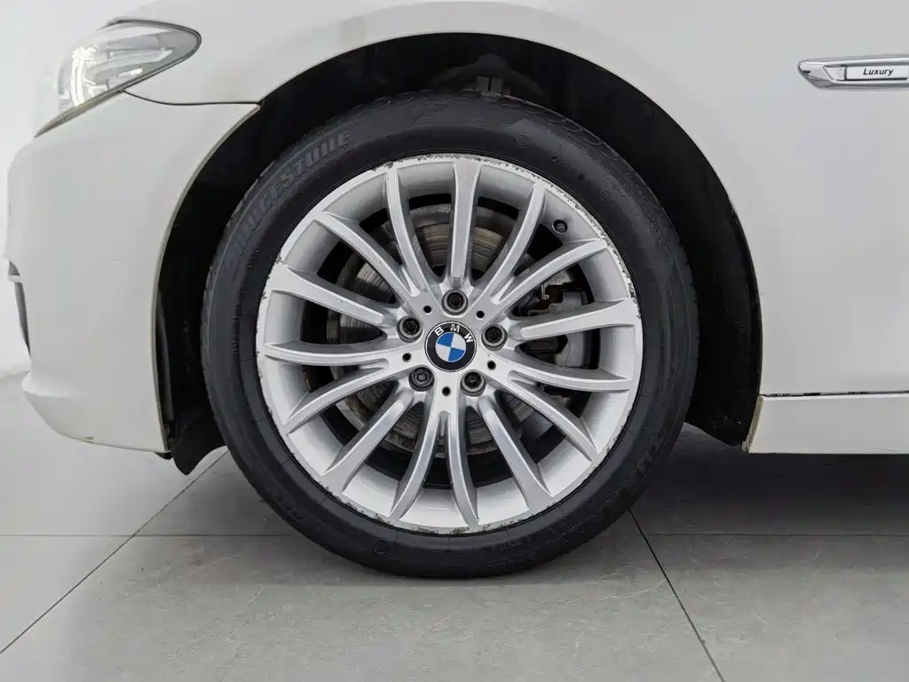 BMW 5 Series — миниатюра 17