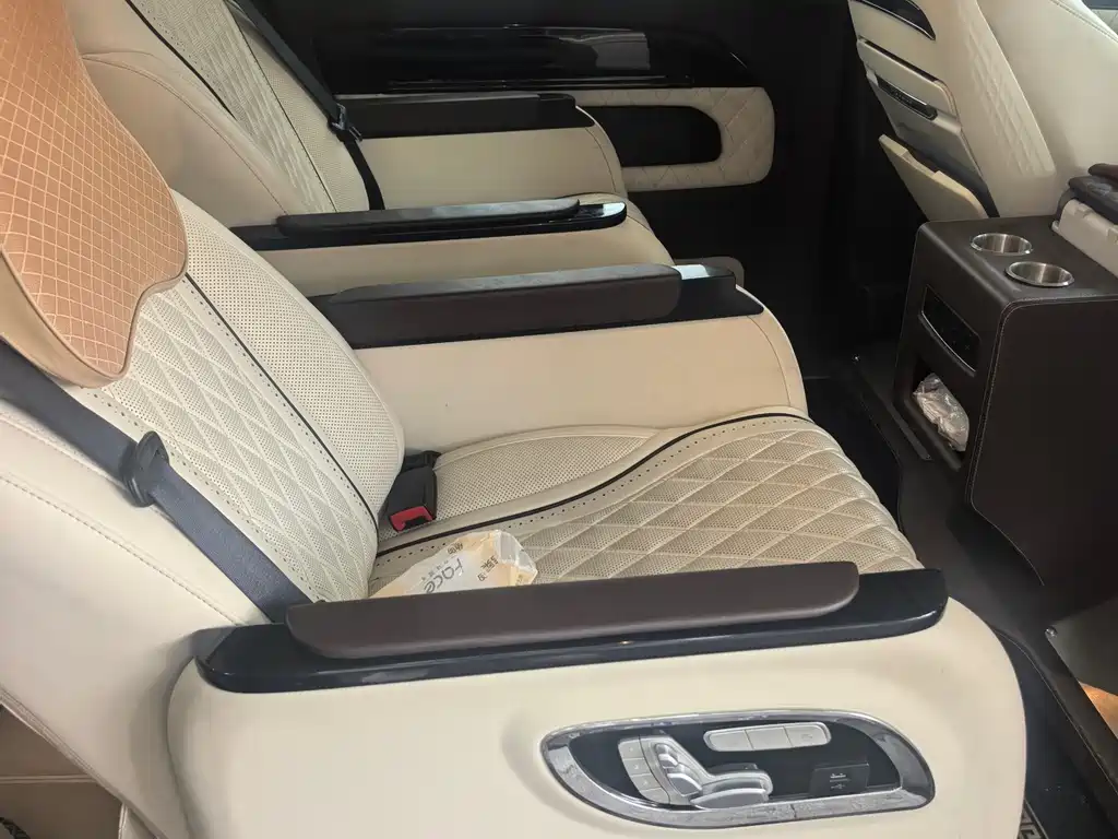 Mercedes-Benz Vito 2020 2.0T 7 мест