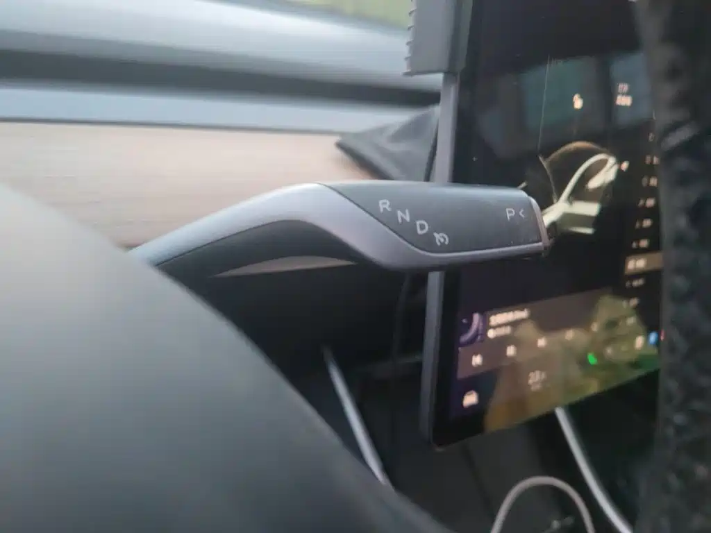 Tesla Model 3 — миниатюра 15
