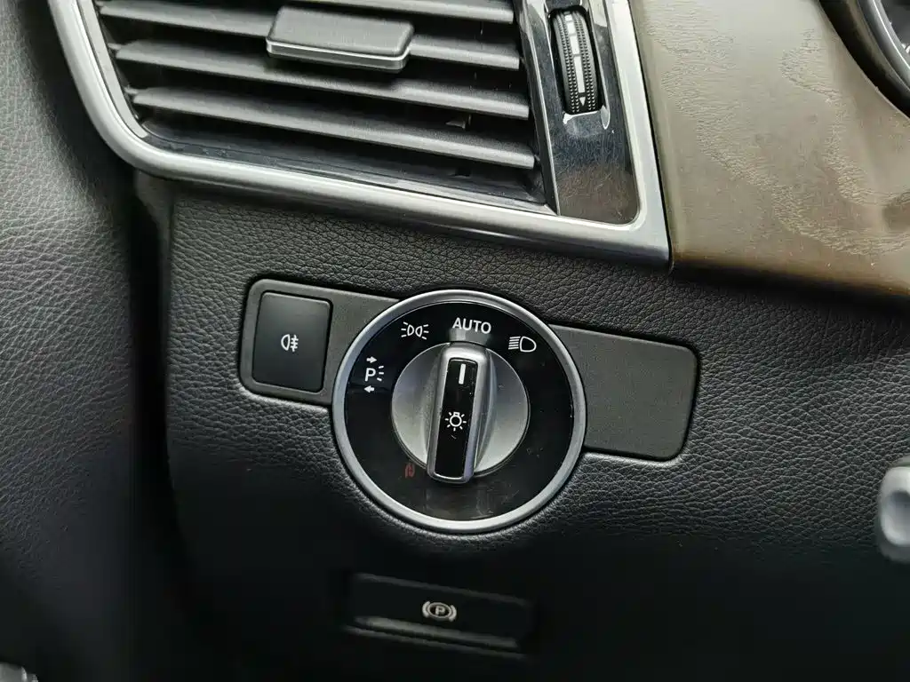 Mercedes-Benz GLE (Import) — миниатюра 21