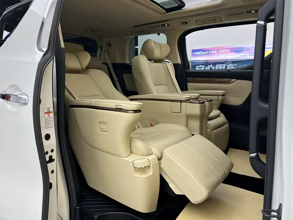 Toyota Alphard — миниатюра 40