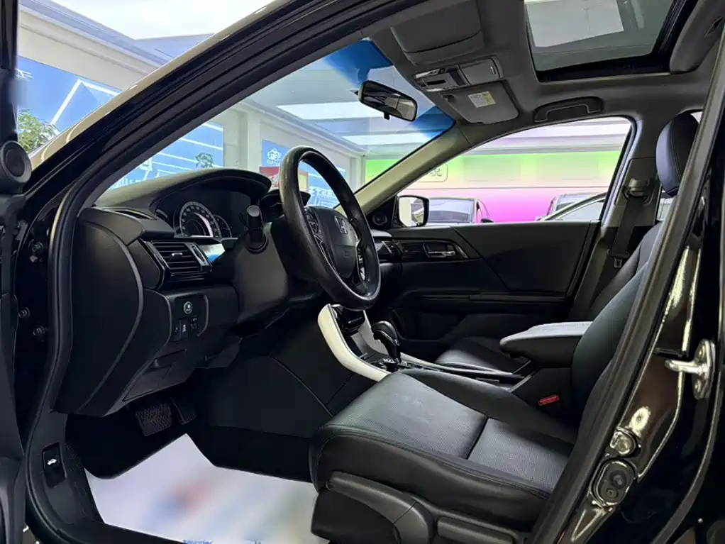 Honda Accord — миниатюра 9