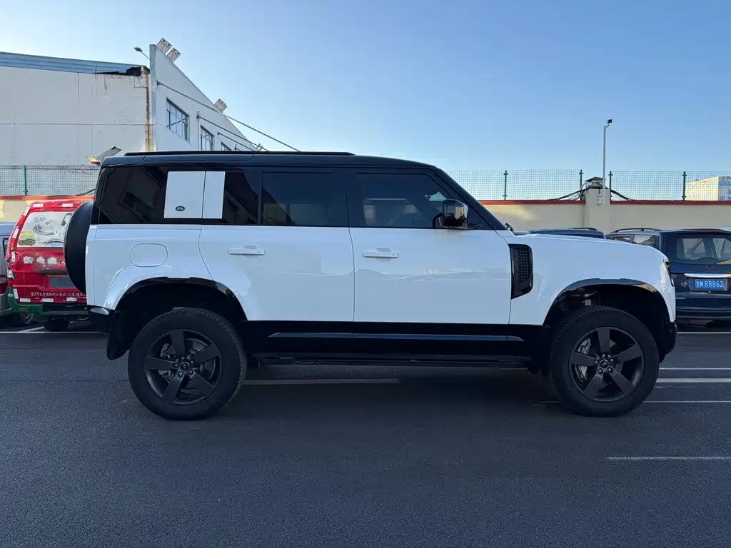 LAND ROVER DEFENDER